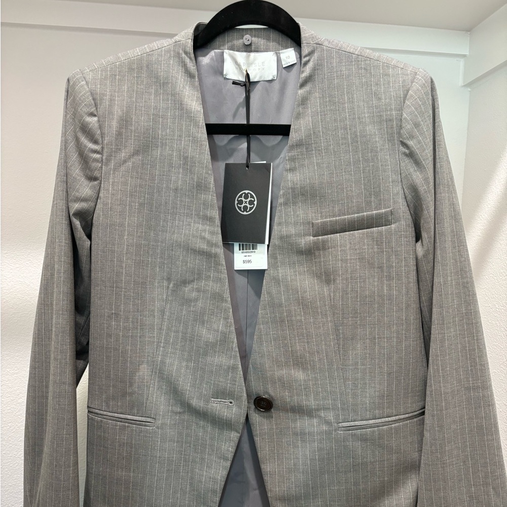 Carlisle New York Women’s Gray Pinstripe Corbusier Blazer Single Button Size 10